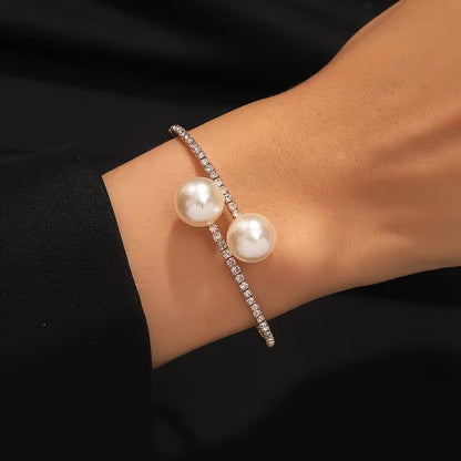 Elegancka bransoletka z pereł i cyrkonii