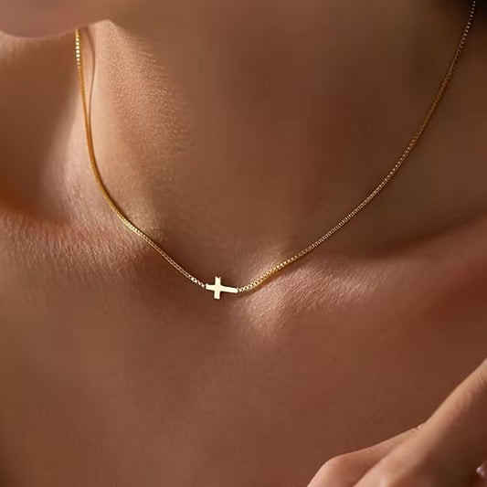 Delikatny choker z krzyżem