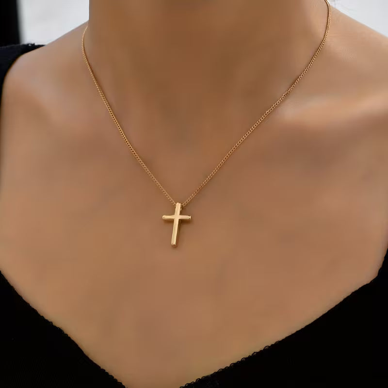 Pozłacany naszyjnik z krzyżem